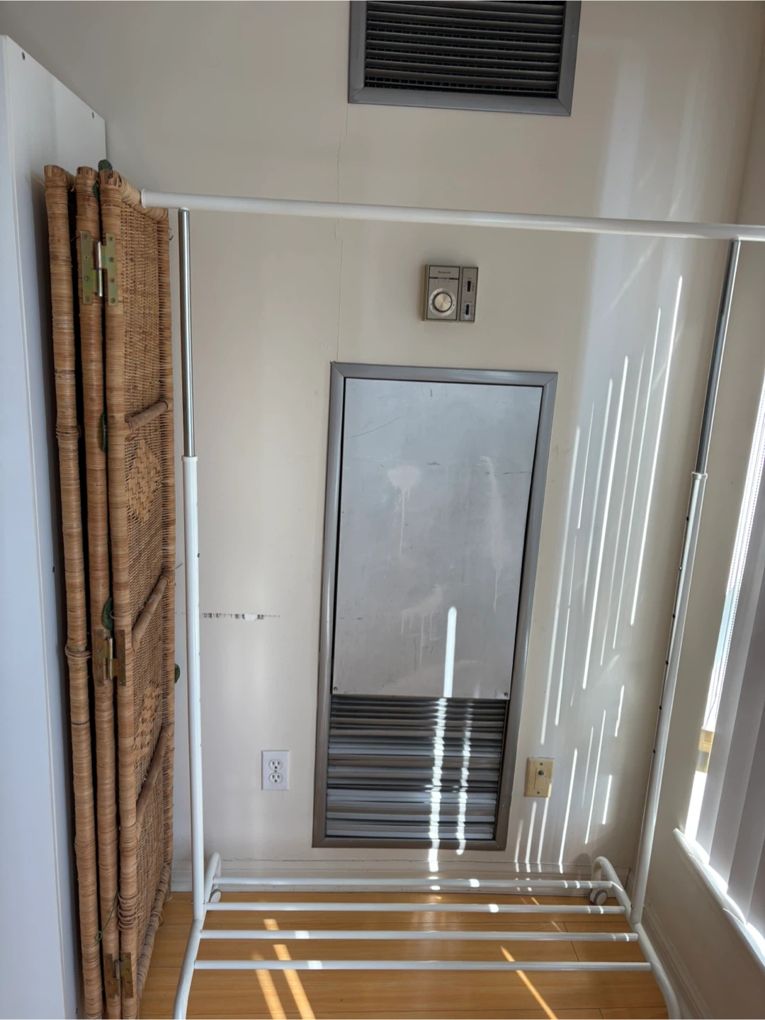 White clothing rack - photo 4