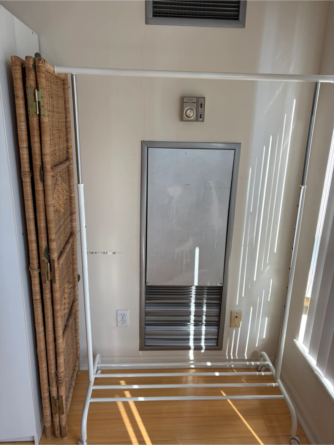 White clothing rack - photo 2