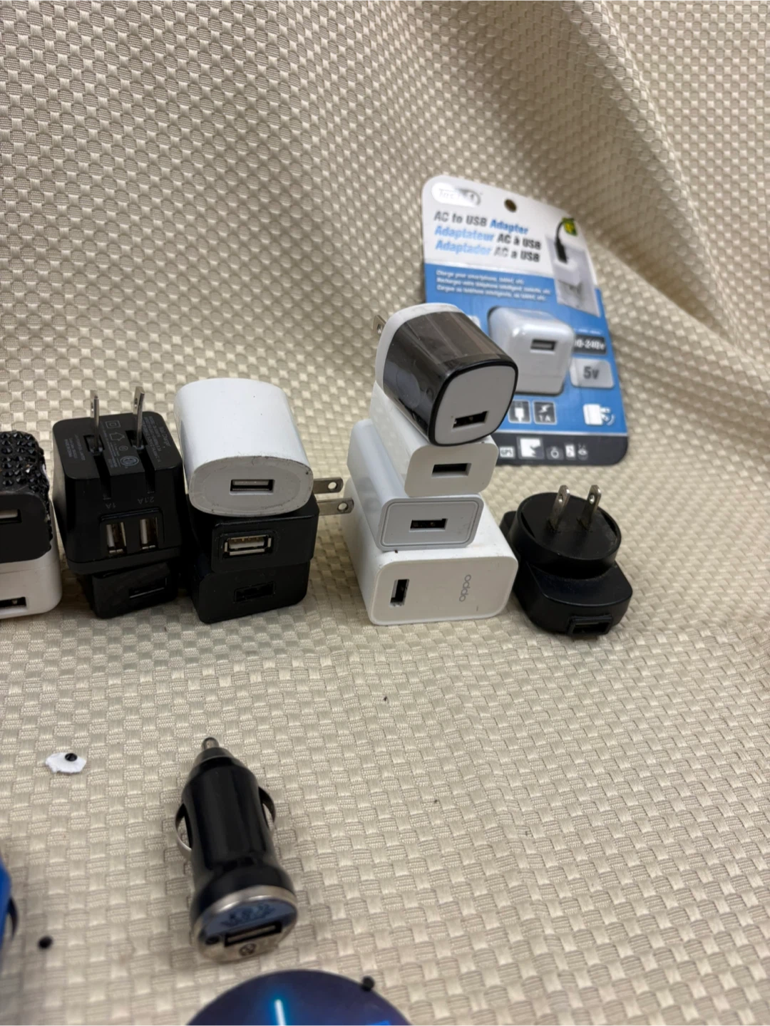 Lot of 36 Assorted USB Wall and Car Chargers - photo 4