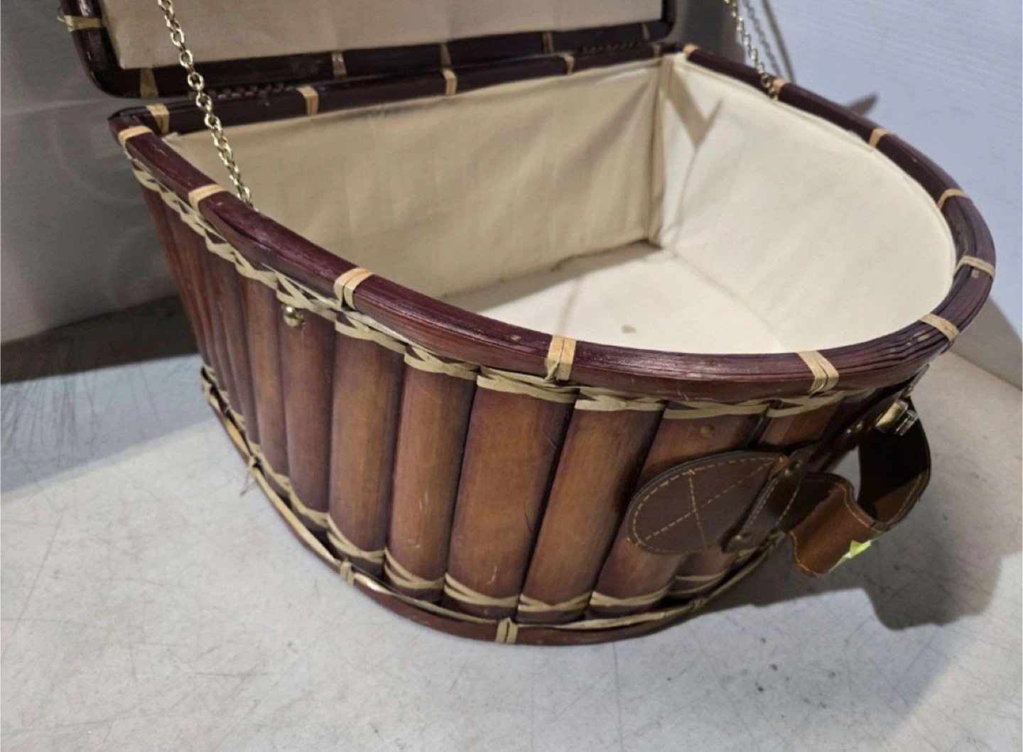 Vintage Wicker Picnic Basket with Liner - photo 2
