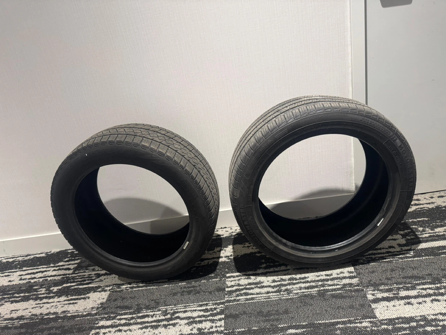 Motomaster 235/45R18 94V Tires