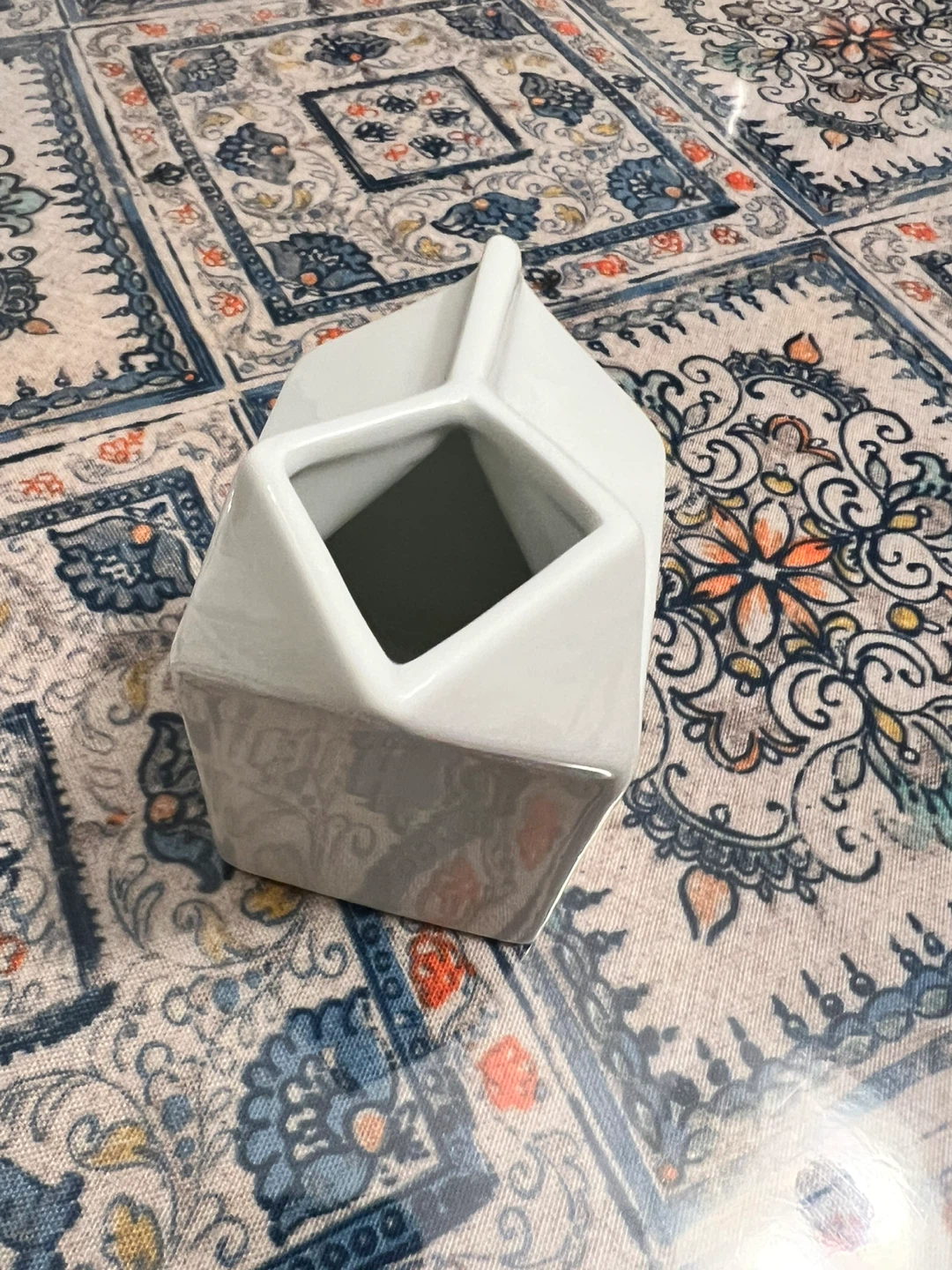 White Ceramic Milk Carton creamer 🧡 - photo 2