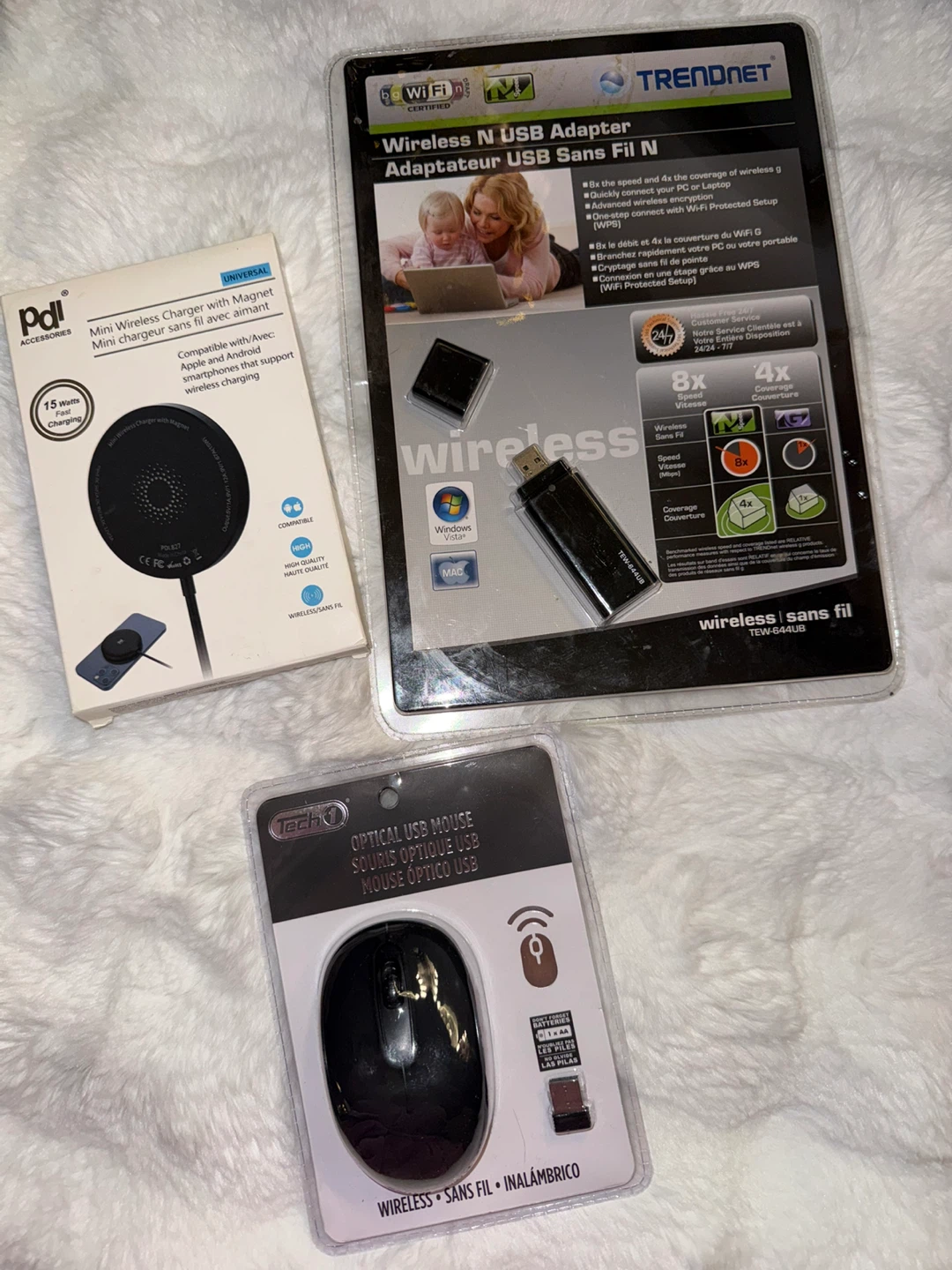 Bundle - charger, mouse and adapter
