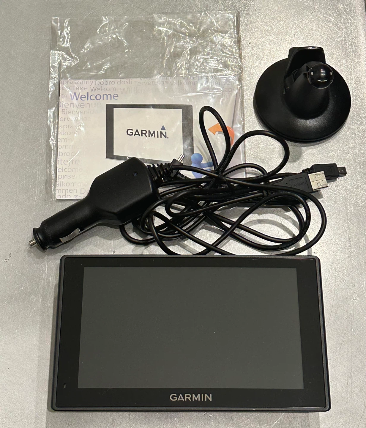 Garmin GPS Navigator with Car Mount and Charger