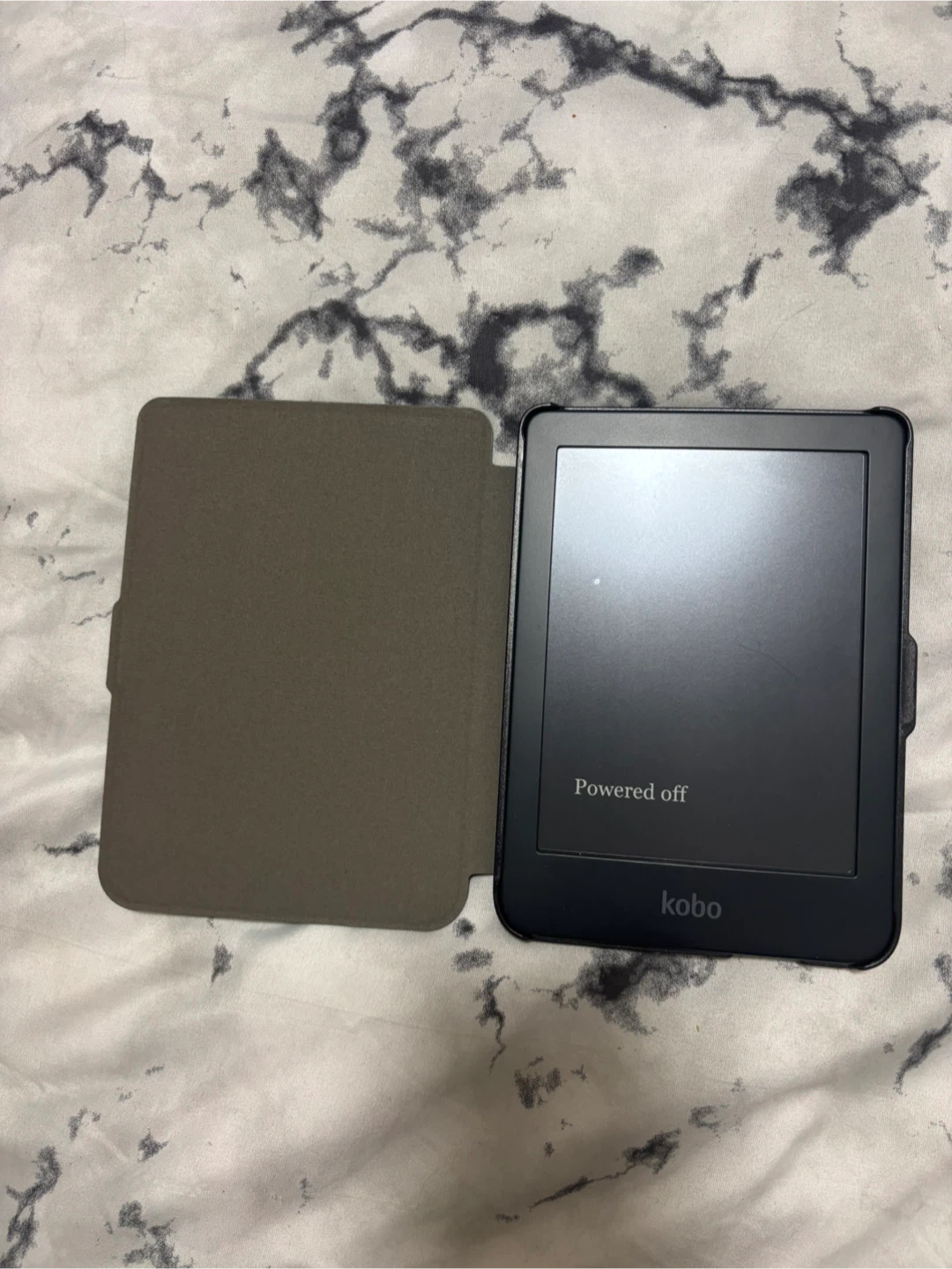 Rakuten Kobo eReader with case - photo 3