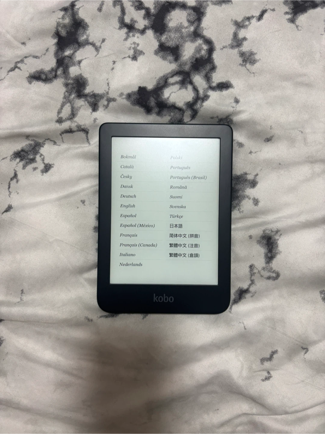 Rakuten Kobo eReader with case