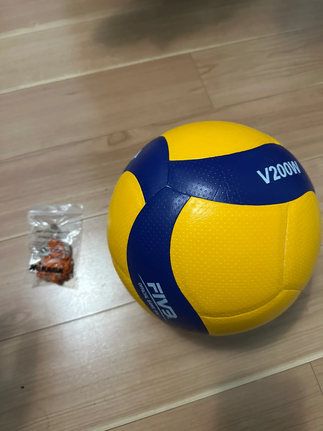 Mikasa V200W Volleyball - photo 2