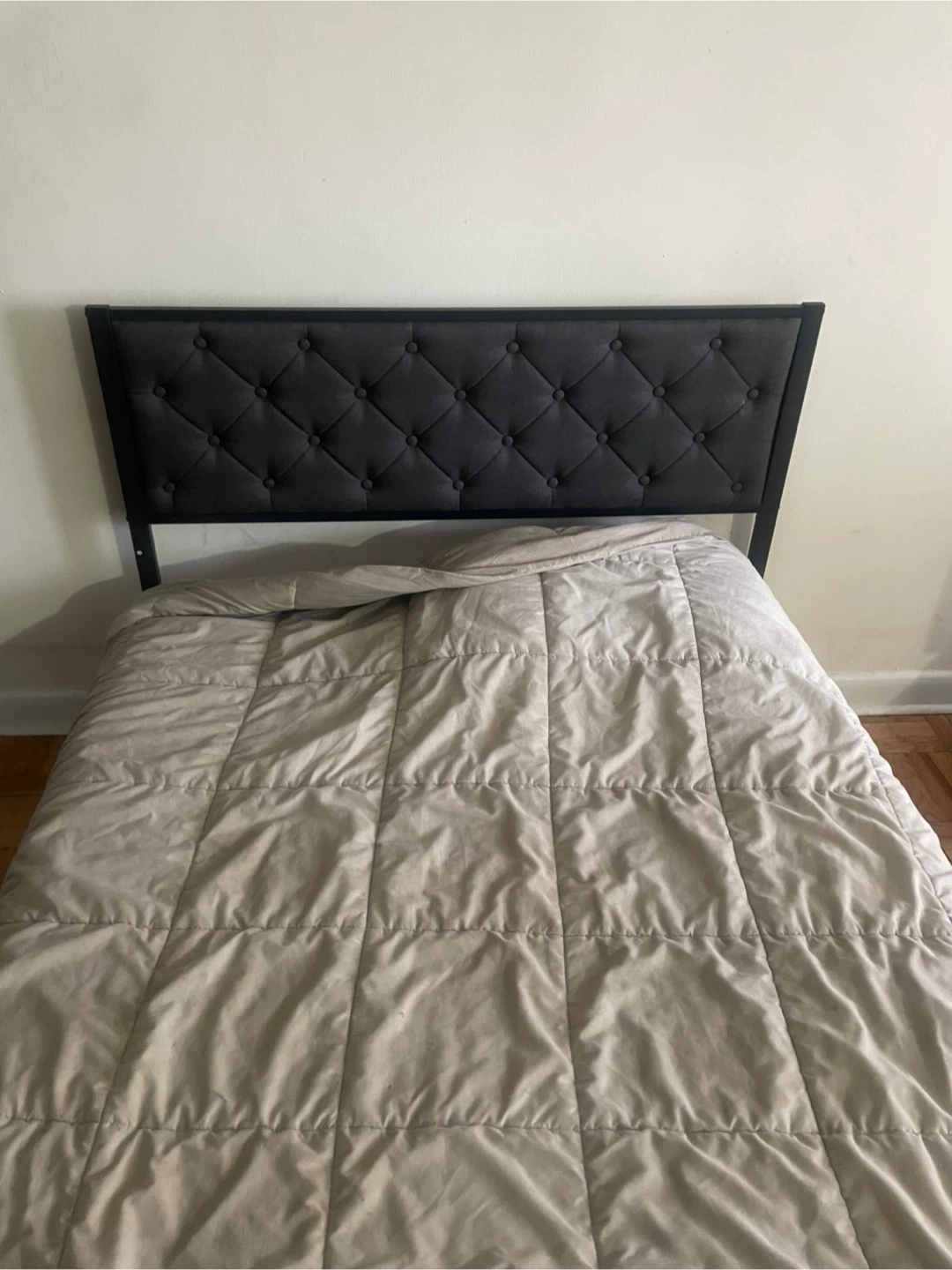 Bed frame queen