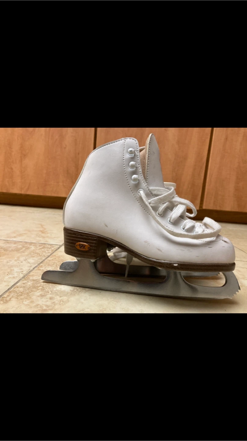 Ridell figure skate
