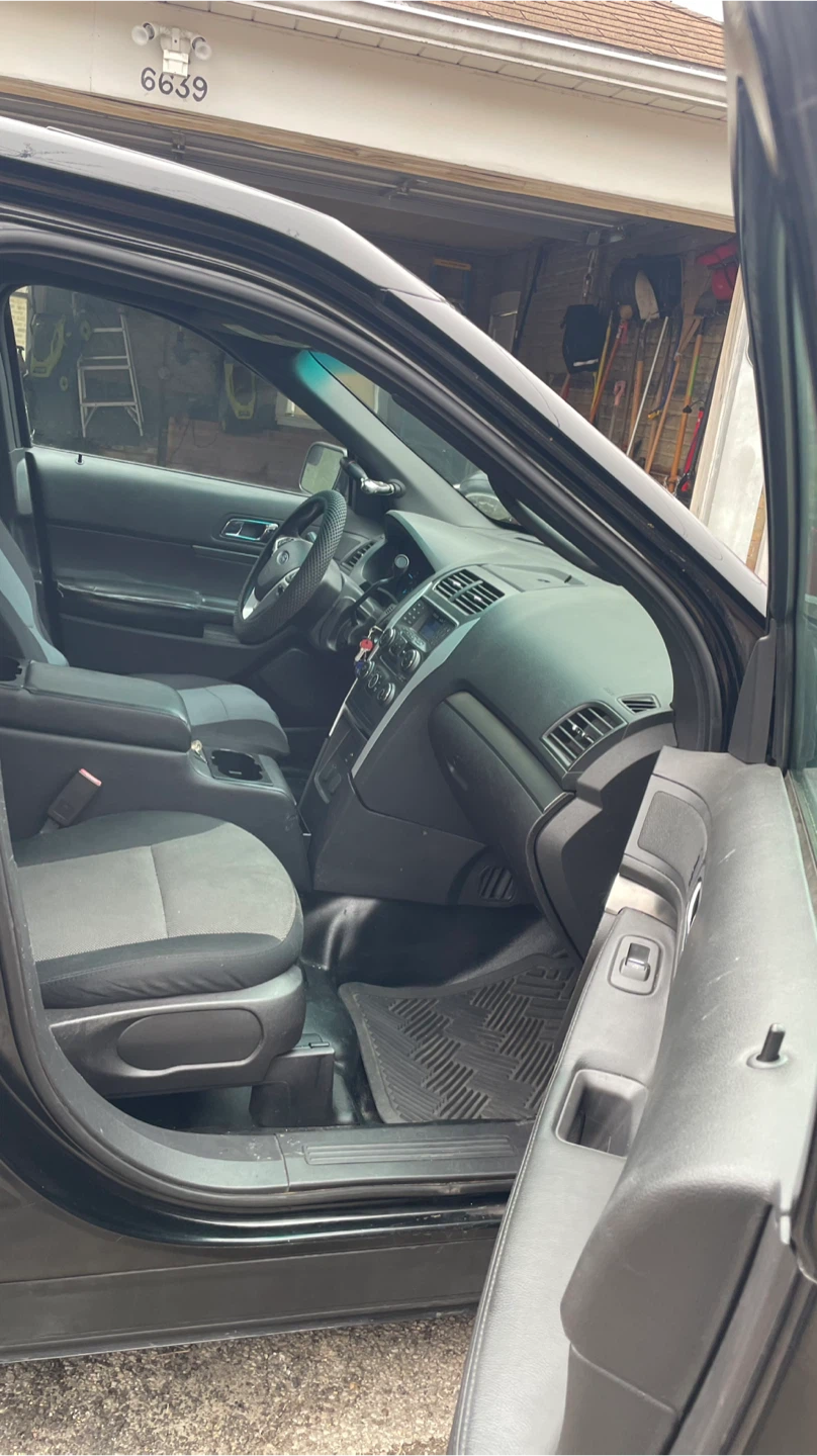 Black Ford Explorer SUV - photo 5