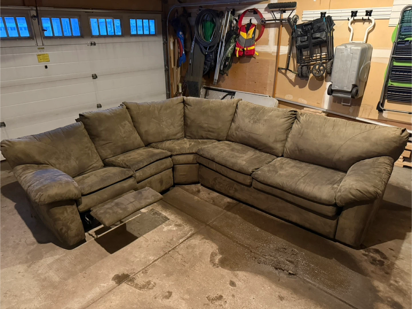 Sectional Sofa with pull-out bed