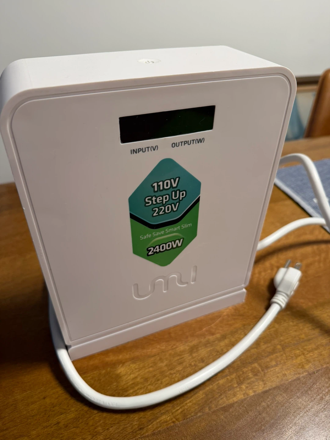 Voltage converter