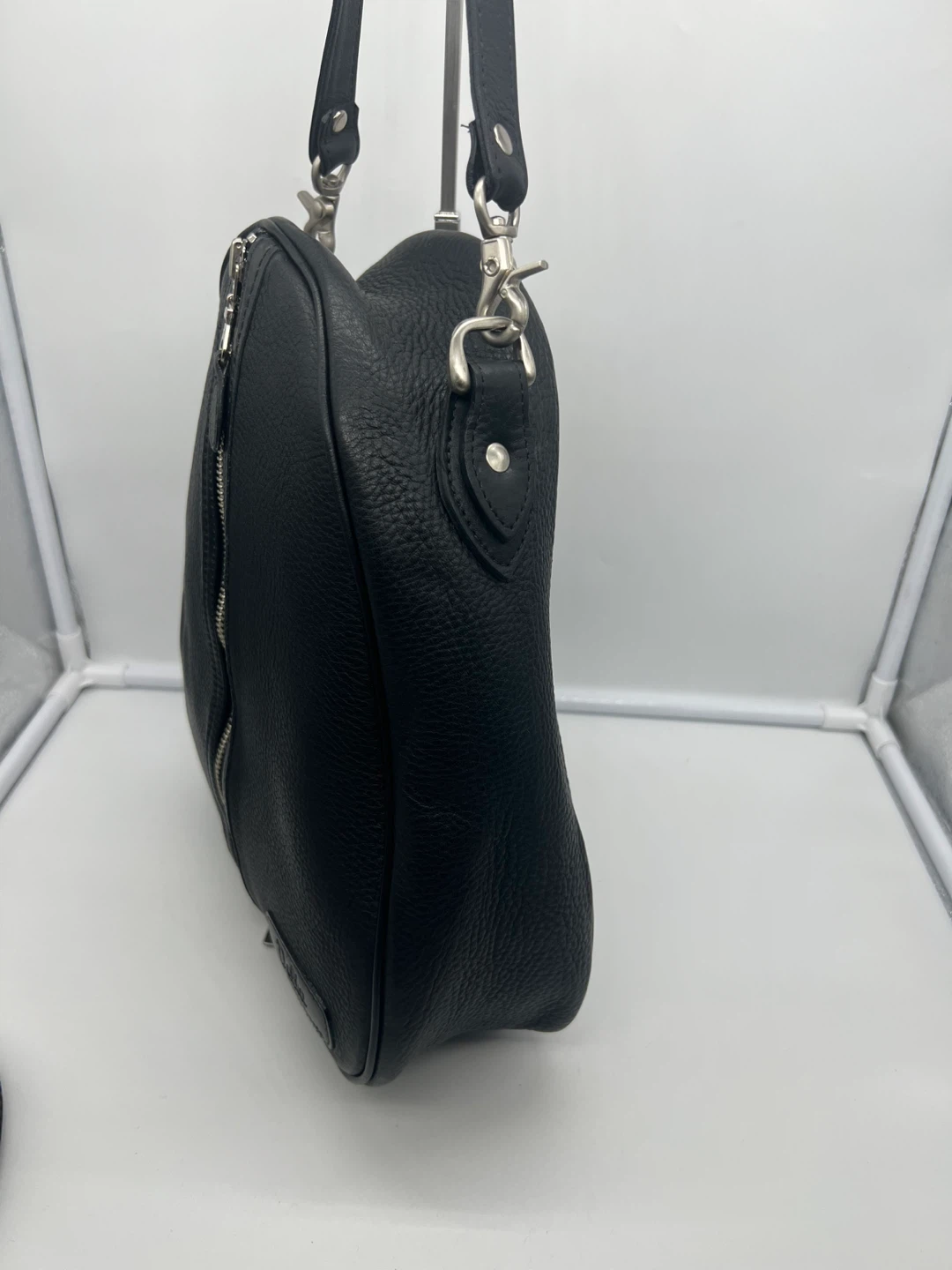NEW DELTA Made in Canada Black Leather Oval Top Handle Bag - photo 4