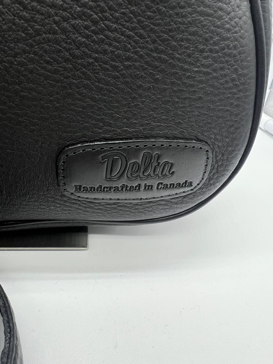 NEW DELTA Made in Canada Black Leather Oval Top Handle Bag - photo 2