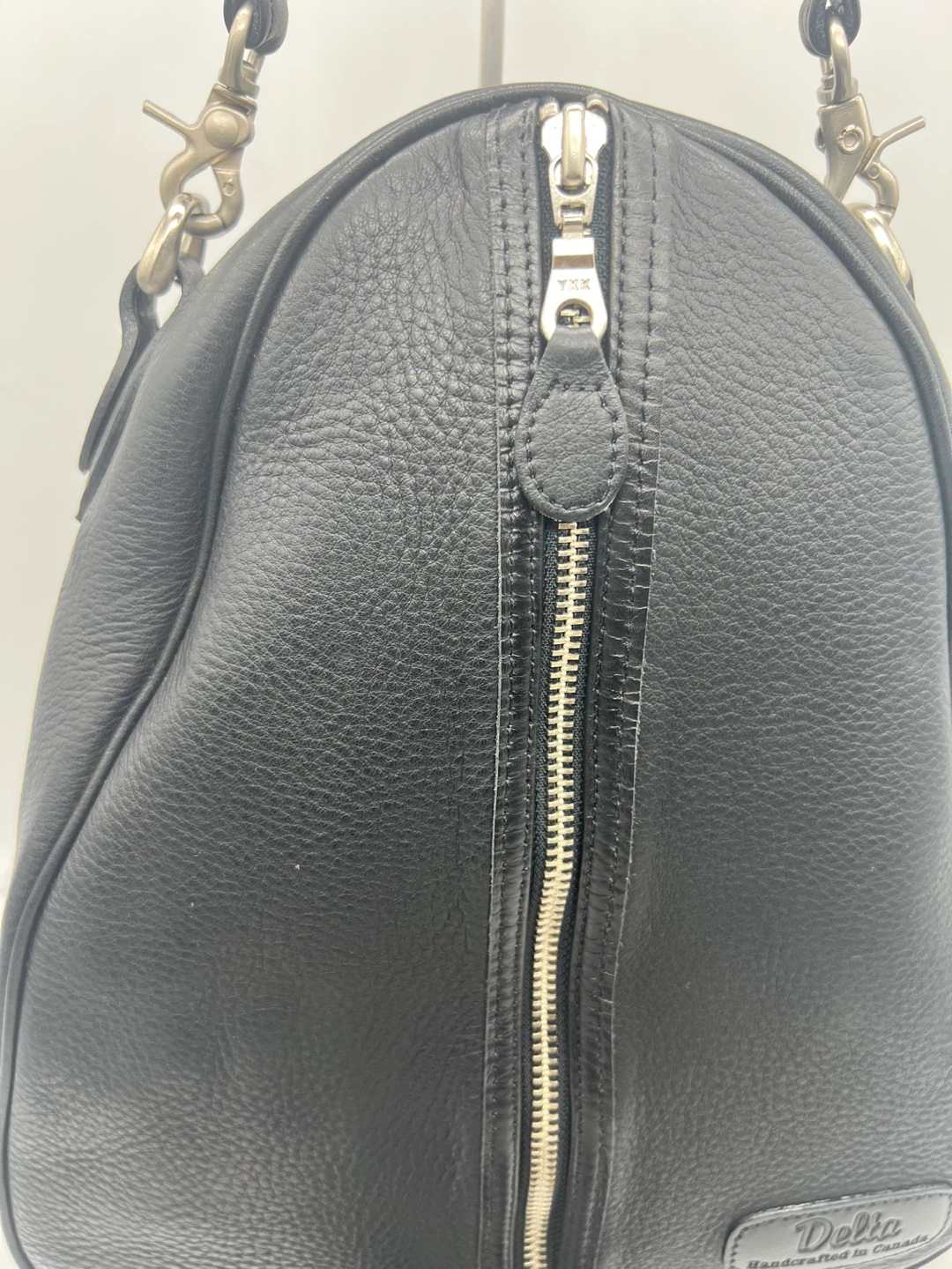 NEW DELTA Made in Canada Black Leather Oval Top Handle Bag - photo 3