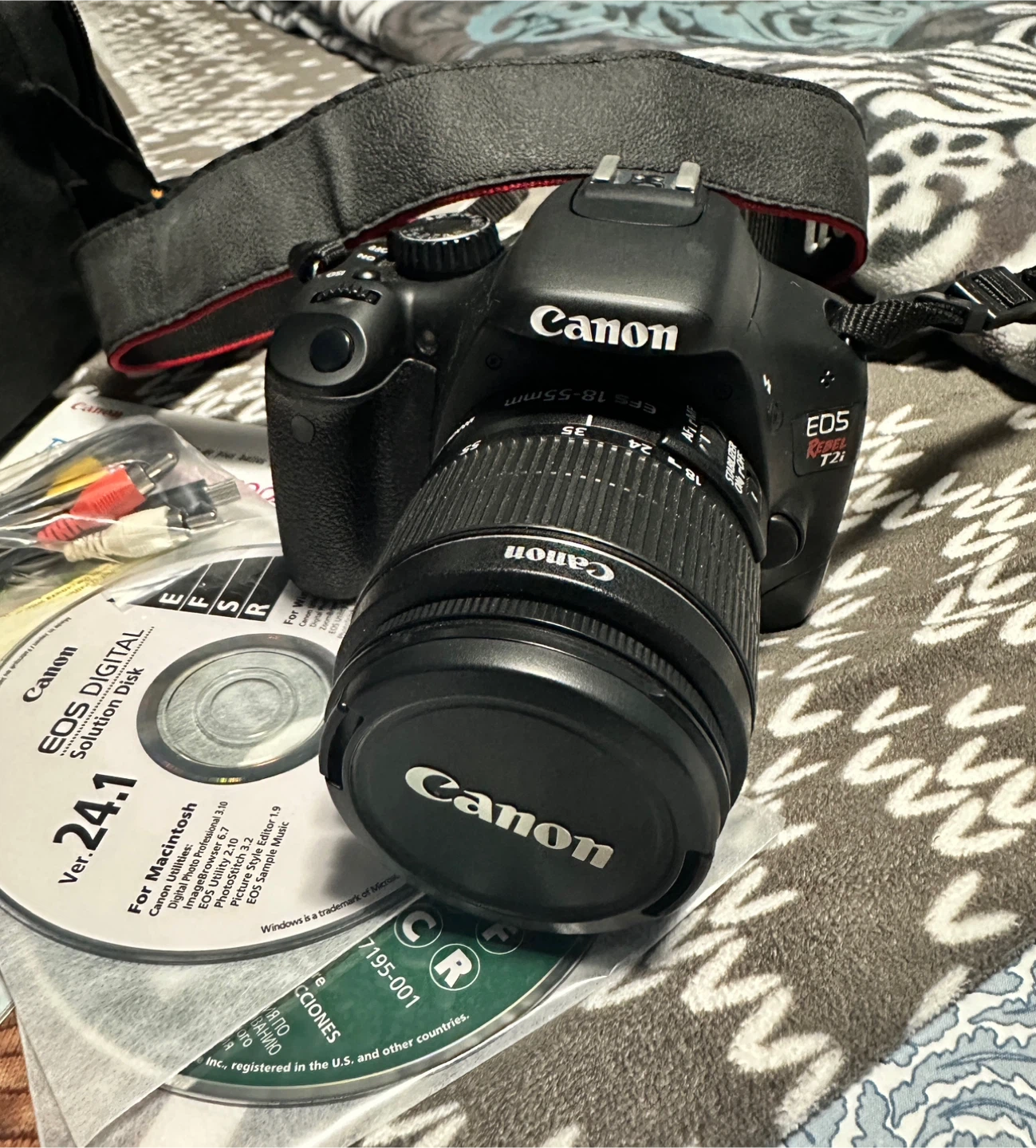 Canon EOS Rebel T2i Digital Camera with EF-S 18-55mm Lens