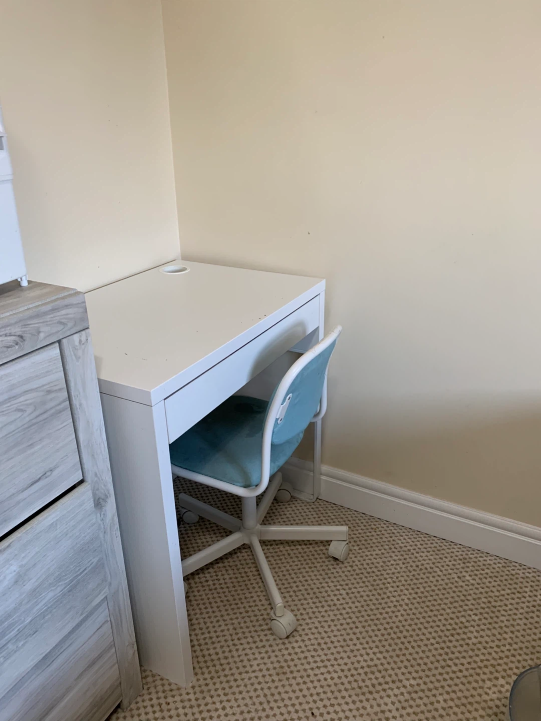 Desk+chair