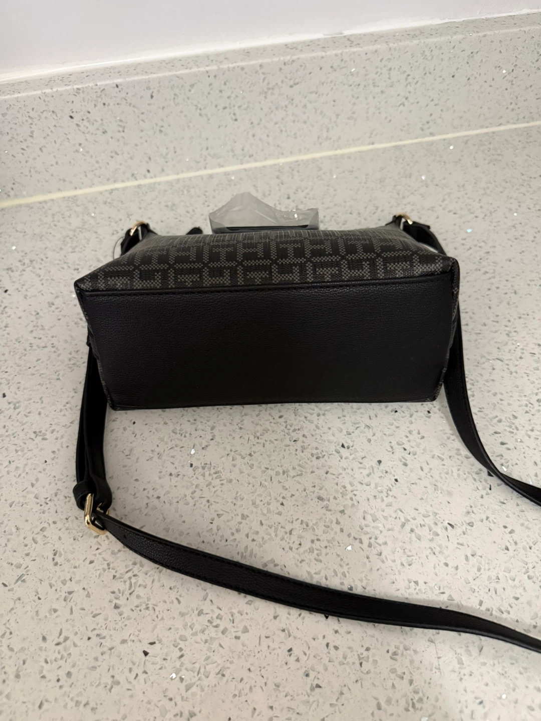 Tommy Hilfiger Monogram Shoulder Bag - photo 4