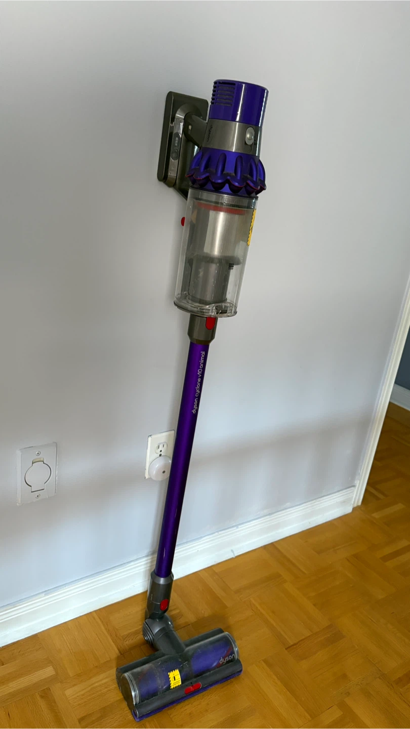 Dyson Cyclone V10 Animal Cordless Vacuum - photo 2