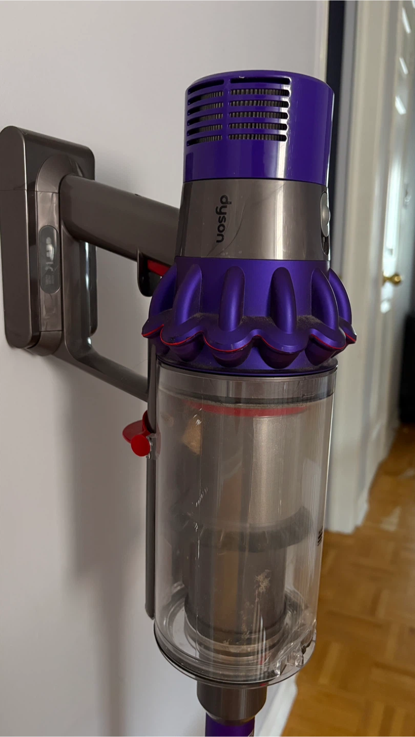 Dyson Cyclone V10 Animal Cordless Vacuum - photo 3