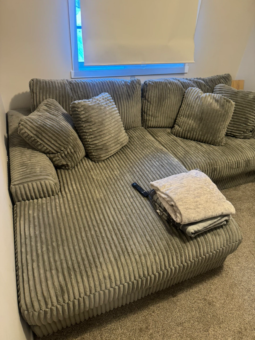 Lyndin Oversized Sectional - photo 2