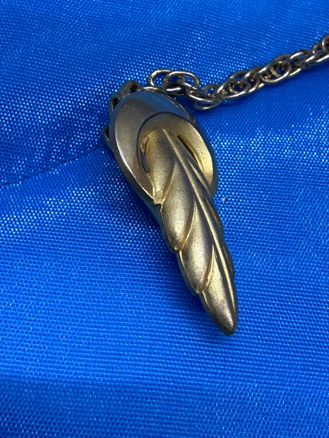 Vintage Gold Tone Leaf Sweater Clip - photo 3