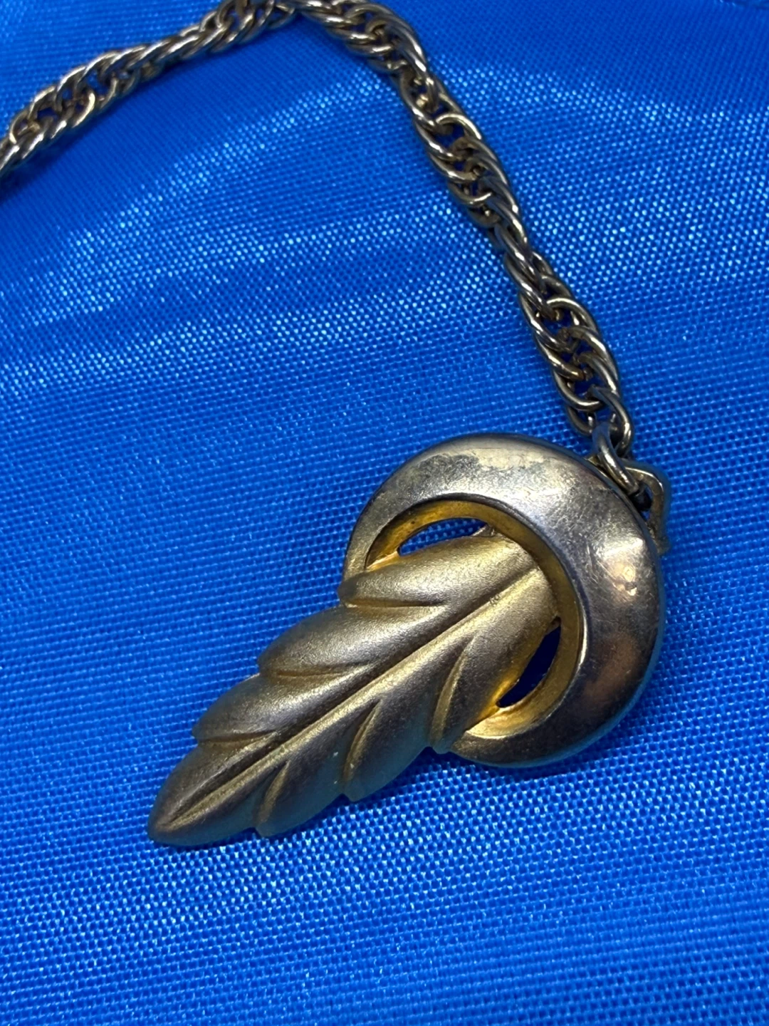 Vintage Gold Tone Leaf Sweater Clip - photo 4