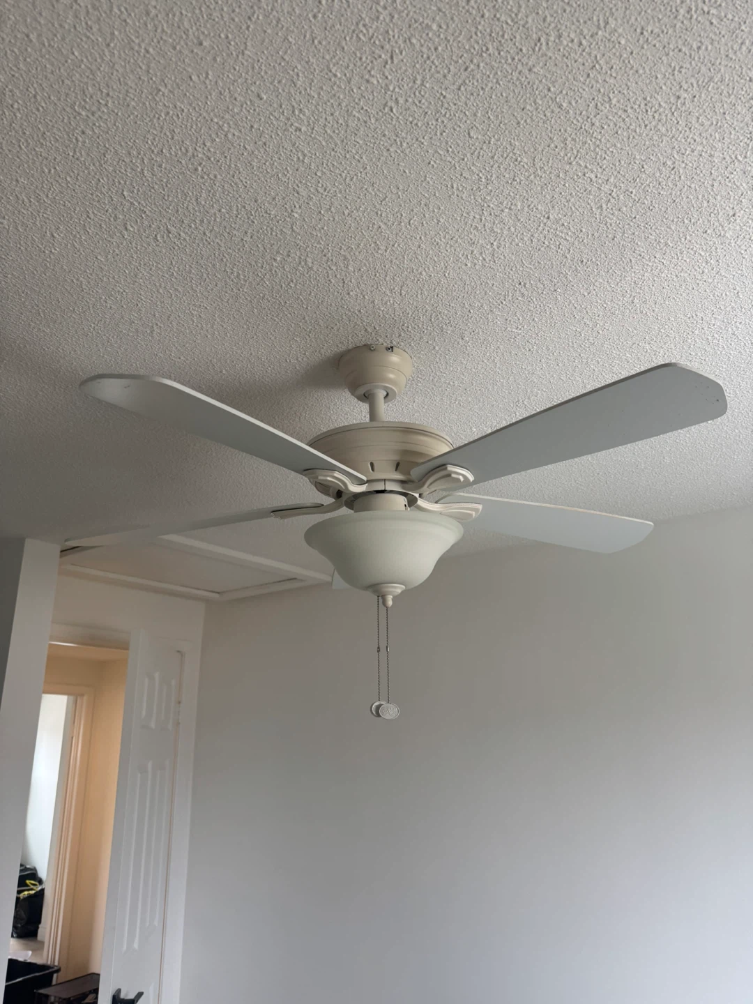 White Ceiling Fan with Light Fixture