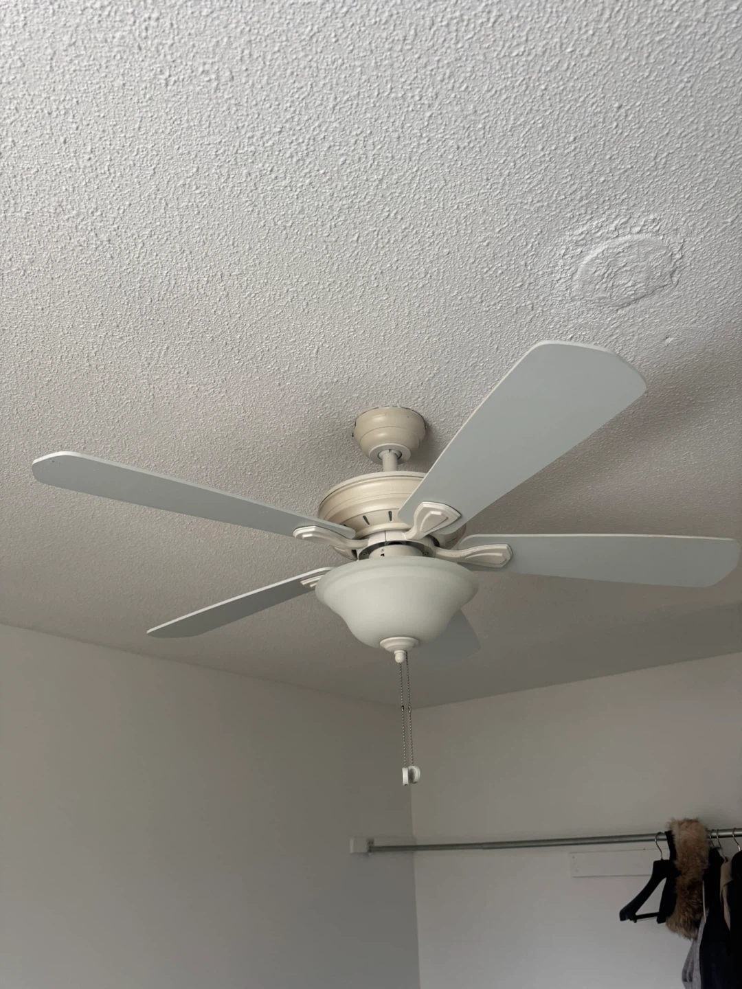 White Ceiling Fan with Light Fixture - photo 2
