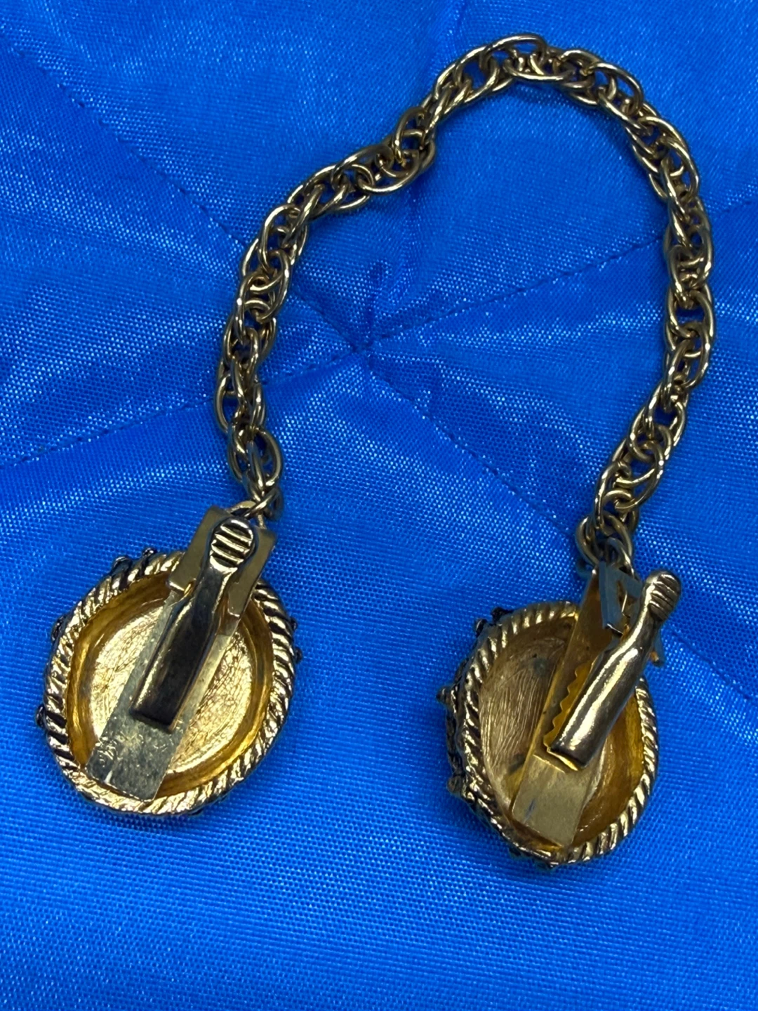 Vintage Gold Tone Chain Sweater Clip with Green Stones - photo 4