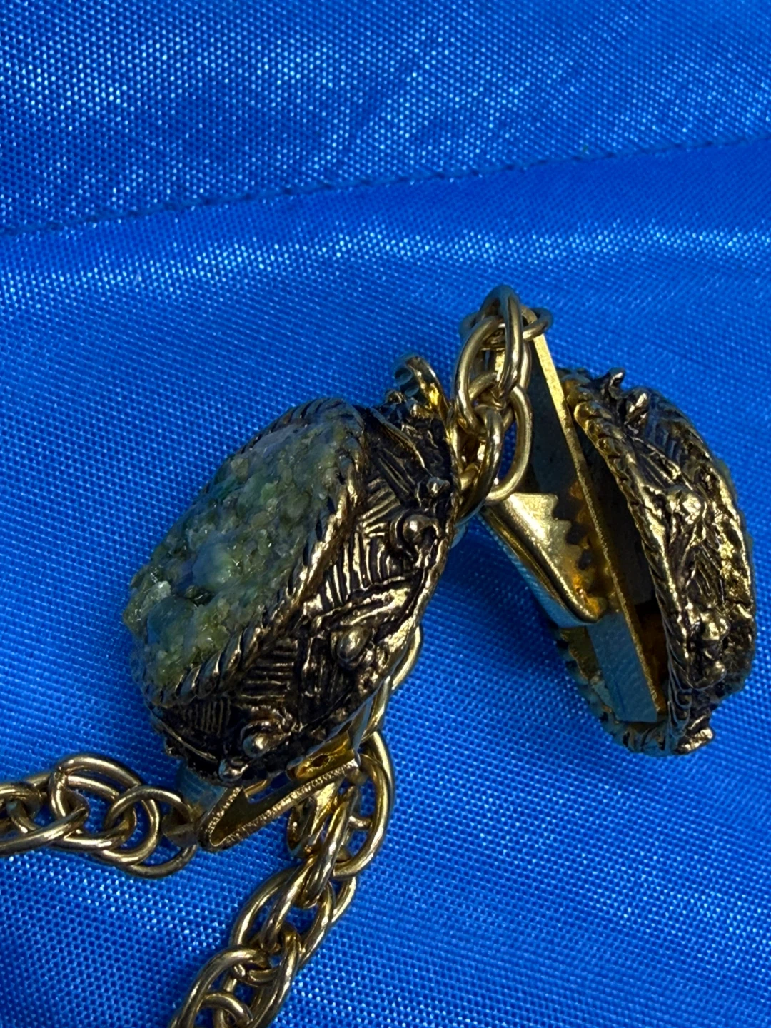 Vintage Gold Tone Chain Sweater Clip with Green Stones - photo 5
