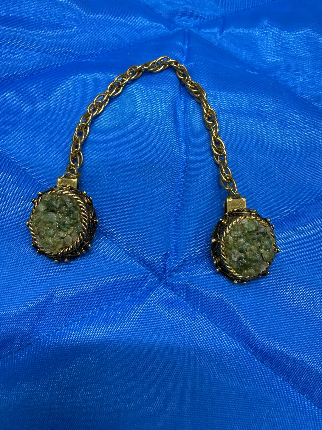 Vintage Gold Tone Chain Sweater Clip with Green Stones - photo 2