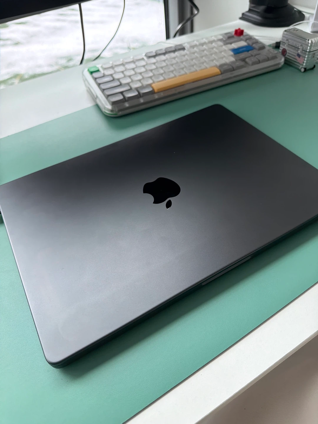 Like-New 14" MacBook Pro M3 Pro (Nov 2023) - photo 2