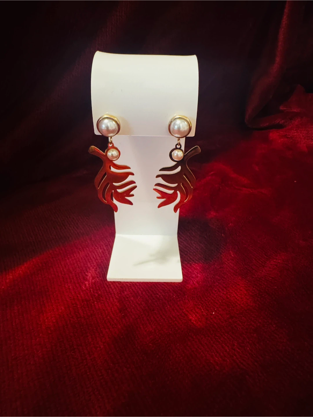 Dangle Earrings with Pearl and Gold Tones