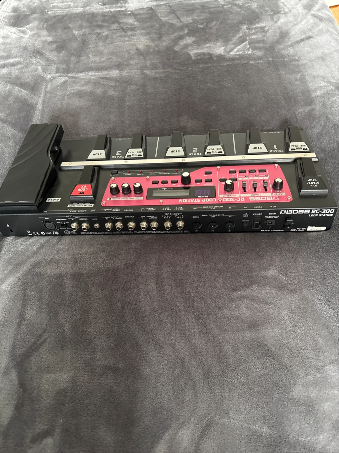 BOSS RC-300 Loop Station Guitar Effects Pedal - photo 2