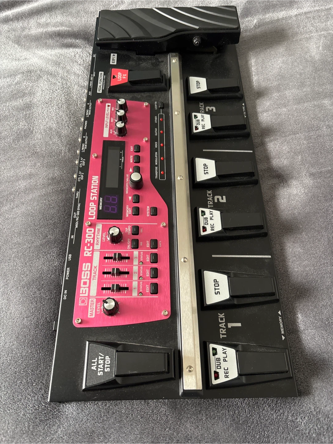 BOSS RC-300 Loop Station Guitar Effects Pedal - photo 3