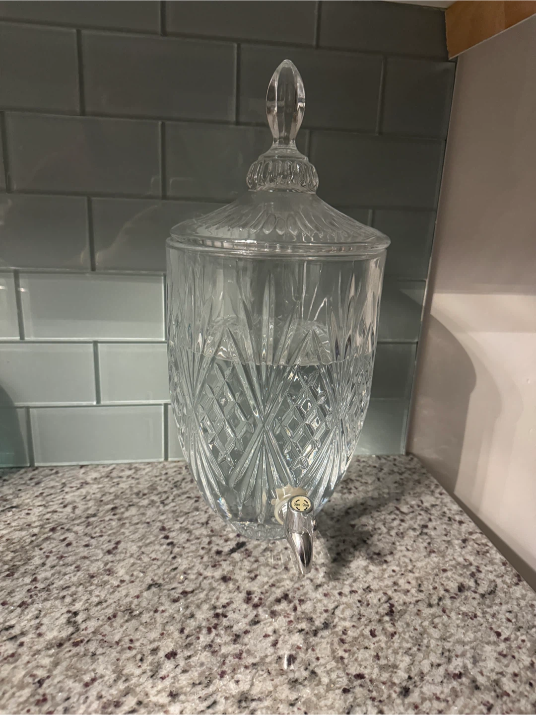 Beverage glass dispenser