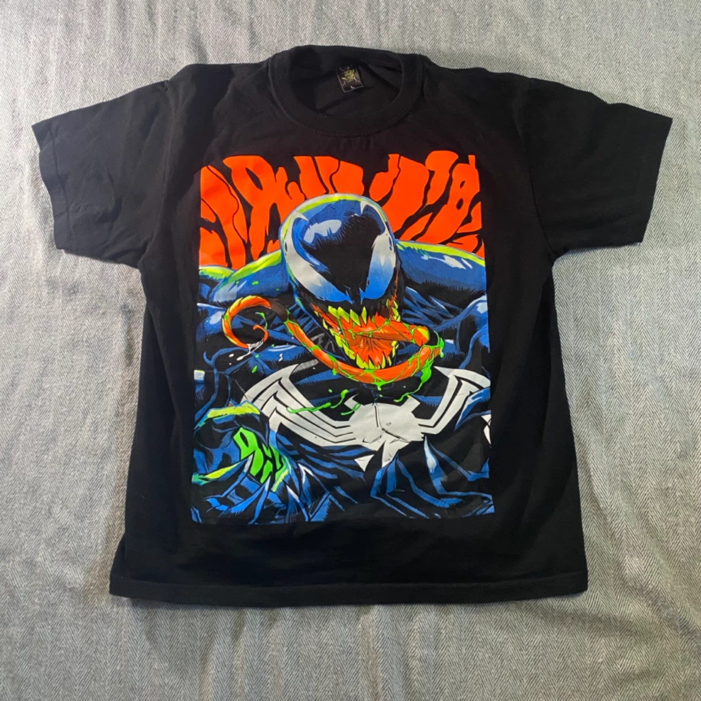 Black Venom Graphic T-Shirt M/L