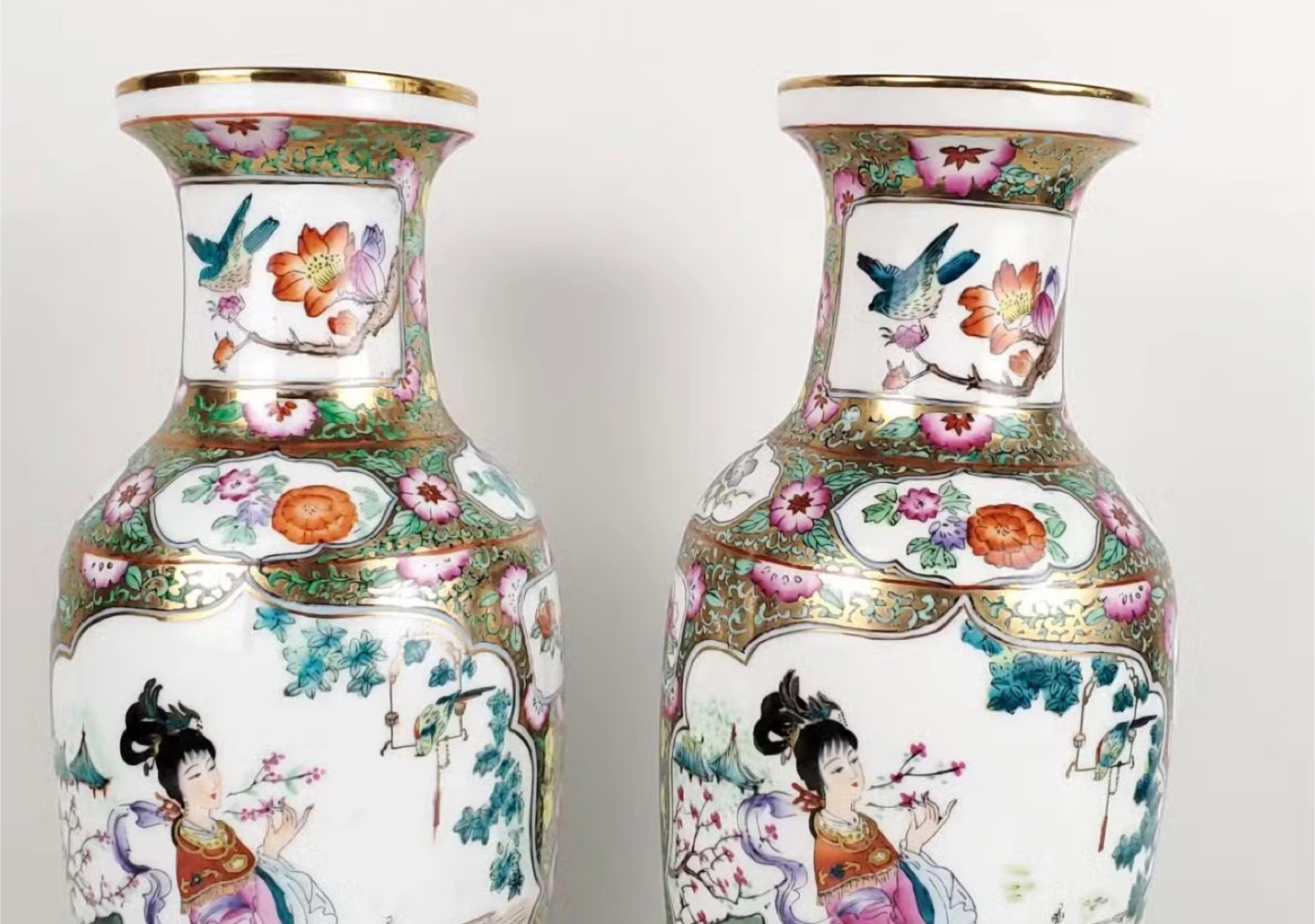Pair of Decorative Porcelain Vases with Oriental Scene - photo 4