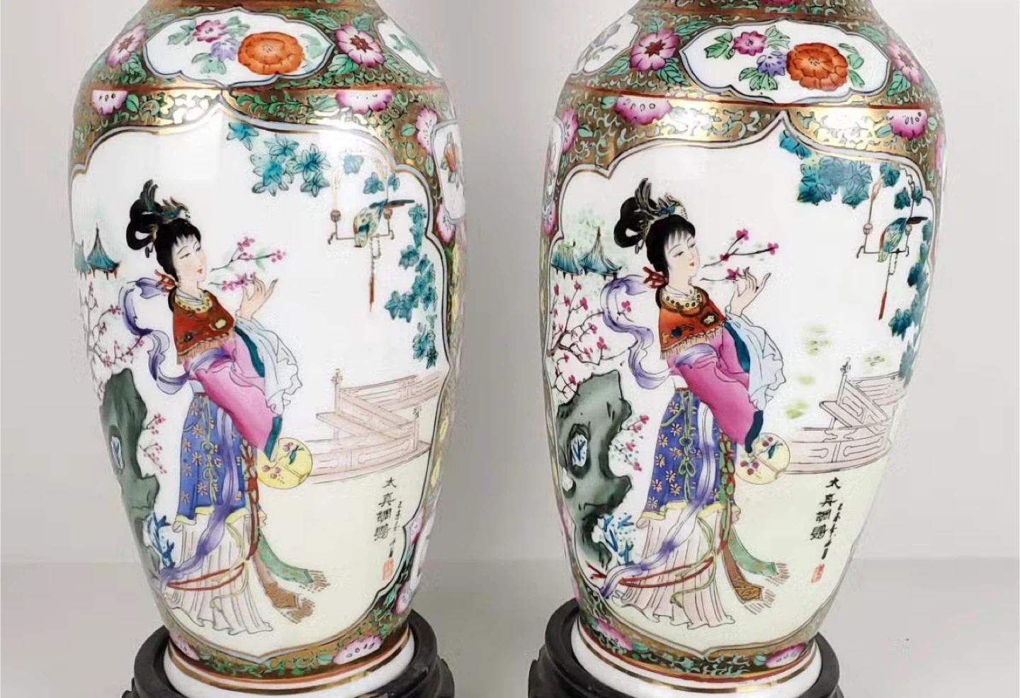 Pair of Decorative Porcelain Vases with Oriental Scene - photo 3