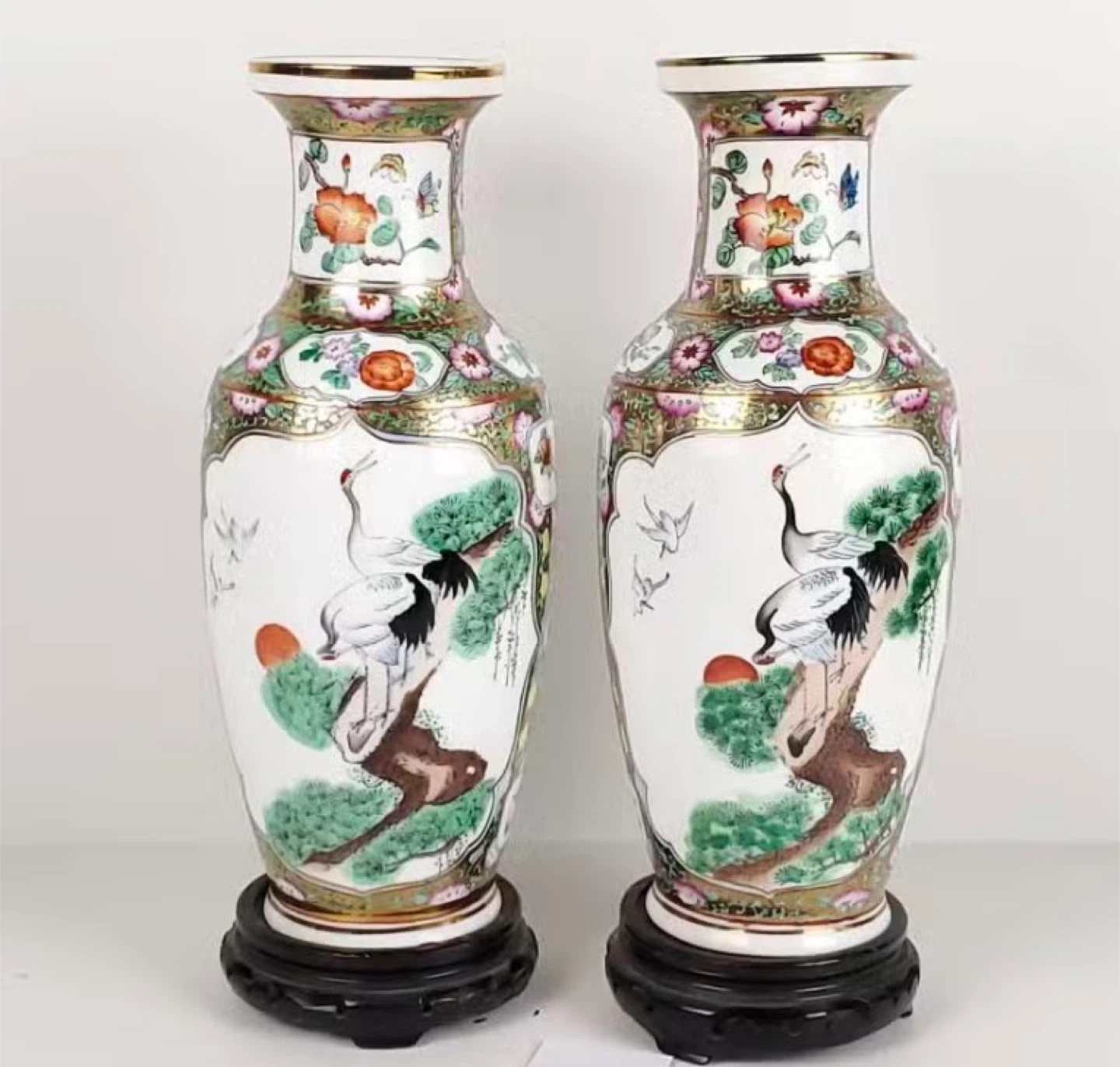 Pair of Decorative Porcelain Vases with Oriental Scene - photo 2
