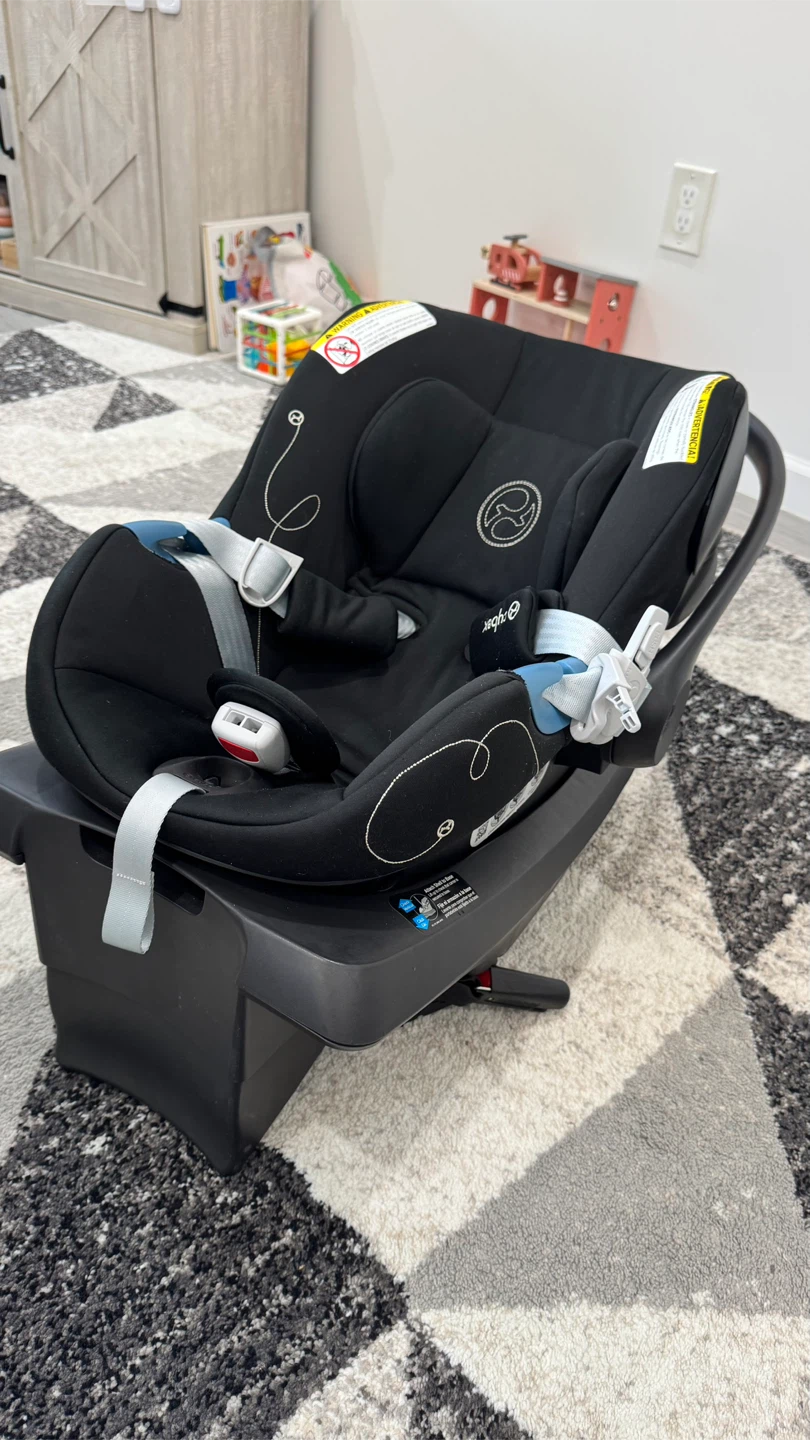 Cybex Black Infant Car Seat with Base - photo 2