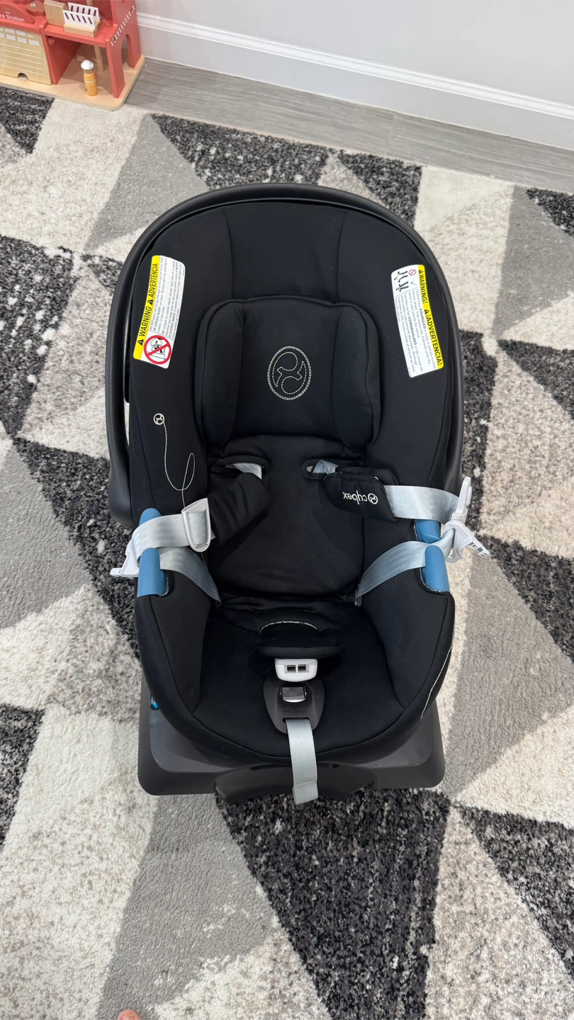 Cybex Black Infant Car Seat with Base