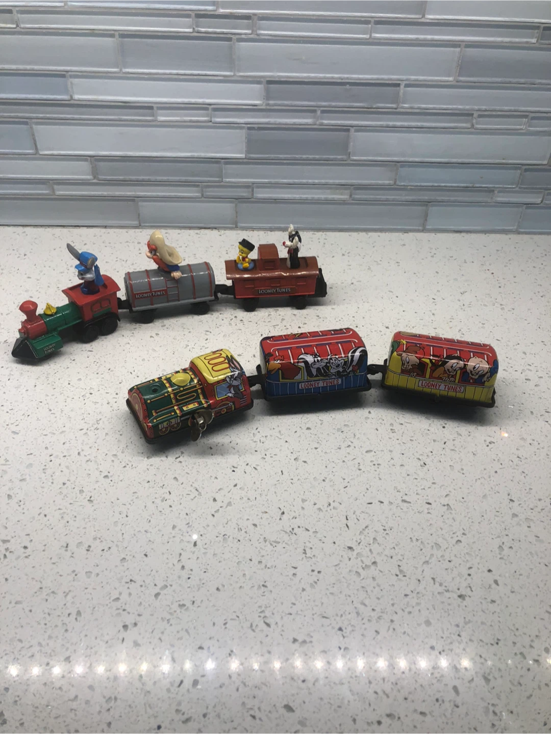 Looney Tunes Tin Wind-Up Train Set - photo 2