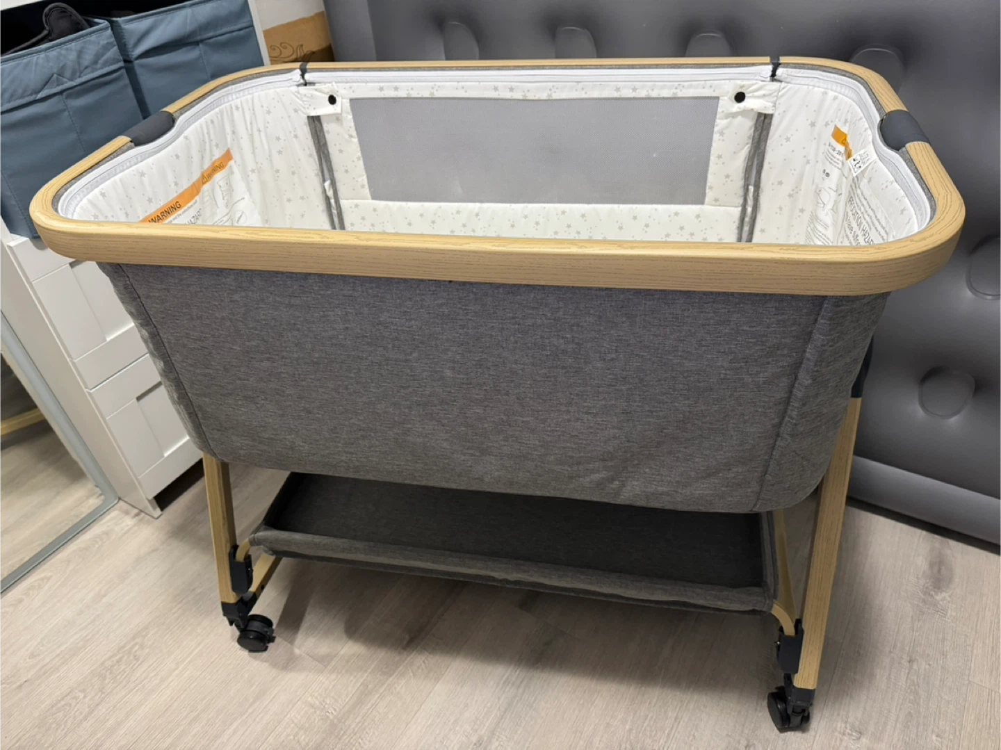 Maydolly 3-in-1 Baby Bassinet Bedside Crib - Like New - photo 4