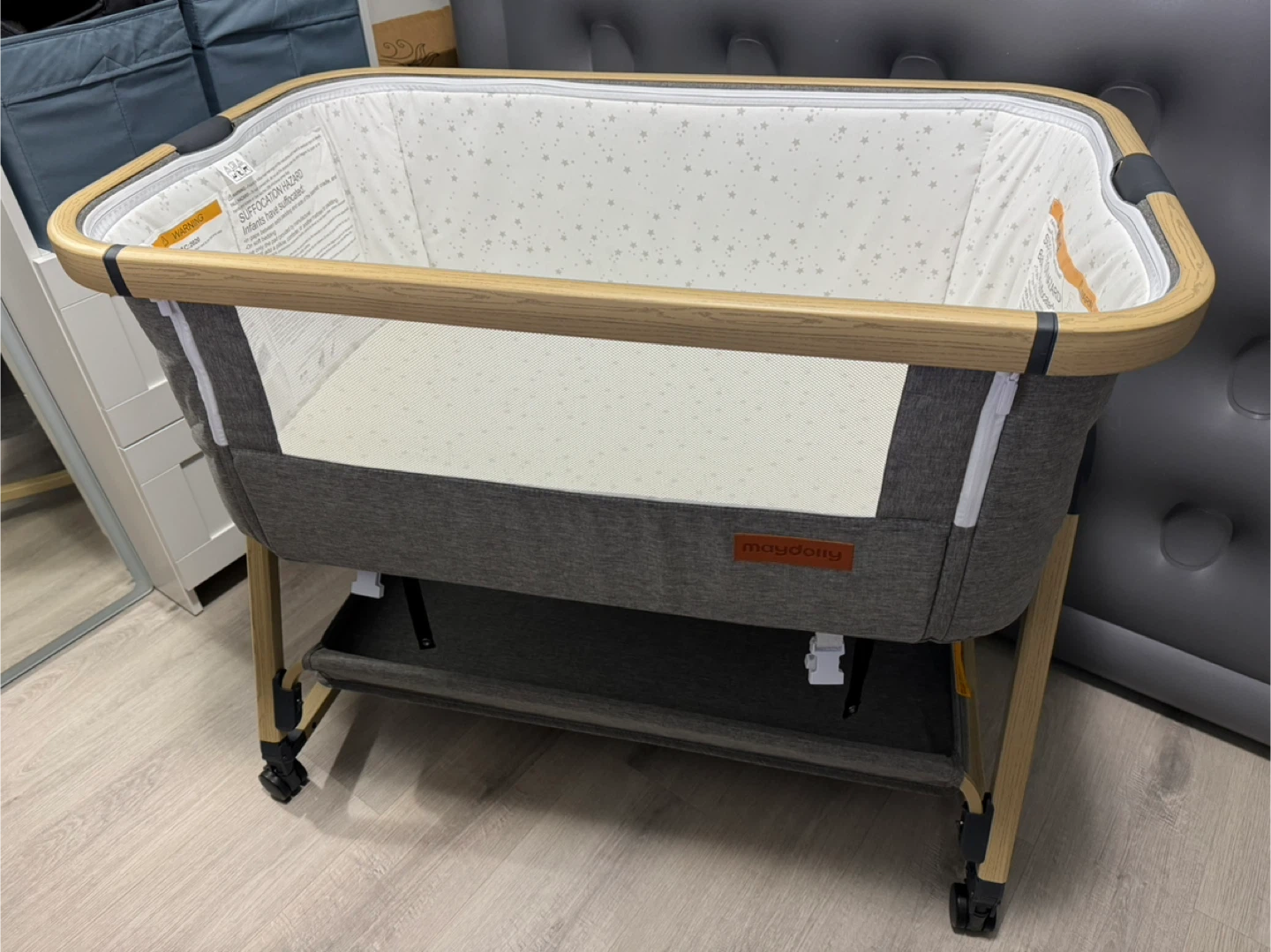 Maydolly 3-in-1 Baby Bassinet Bedside Crib - Like New - photo 3