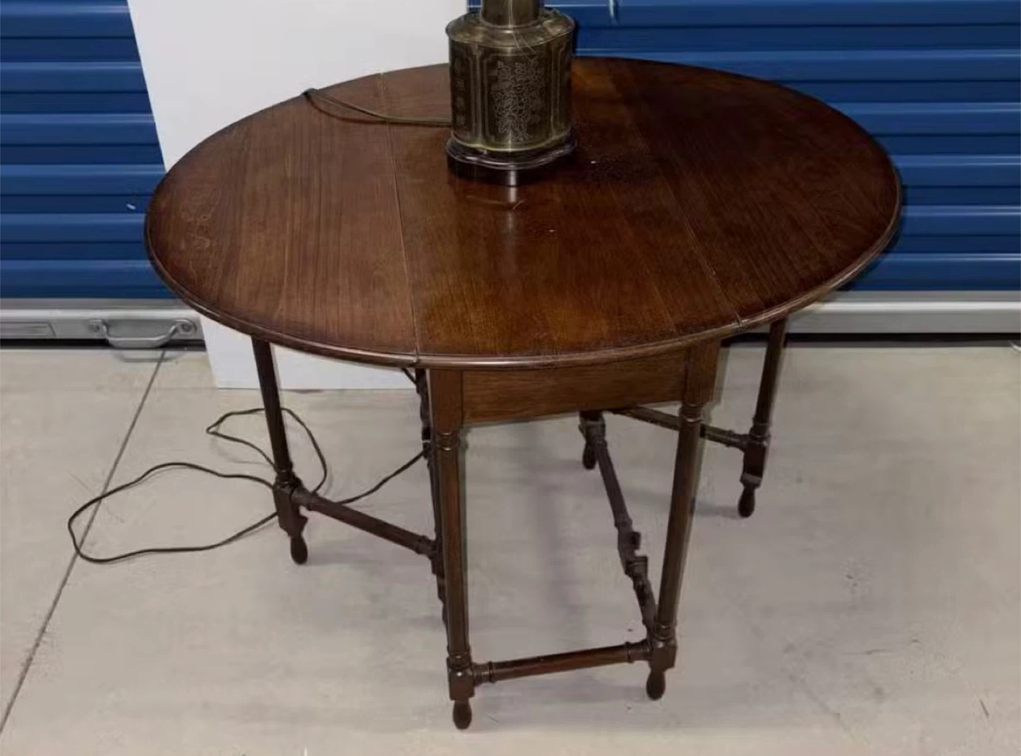 Drop Leaf Dining Table with lamp - photo 5