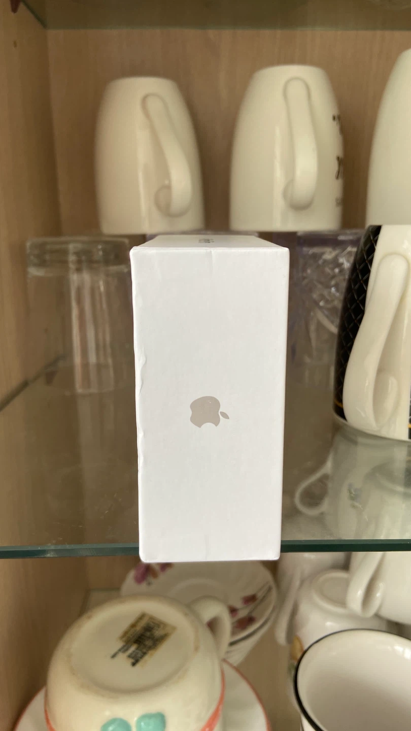 Apple AirPods Pro (2nd generation) with MagSafe Charging Case - photo 2