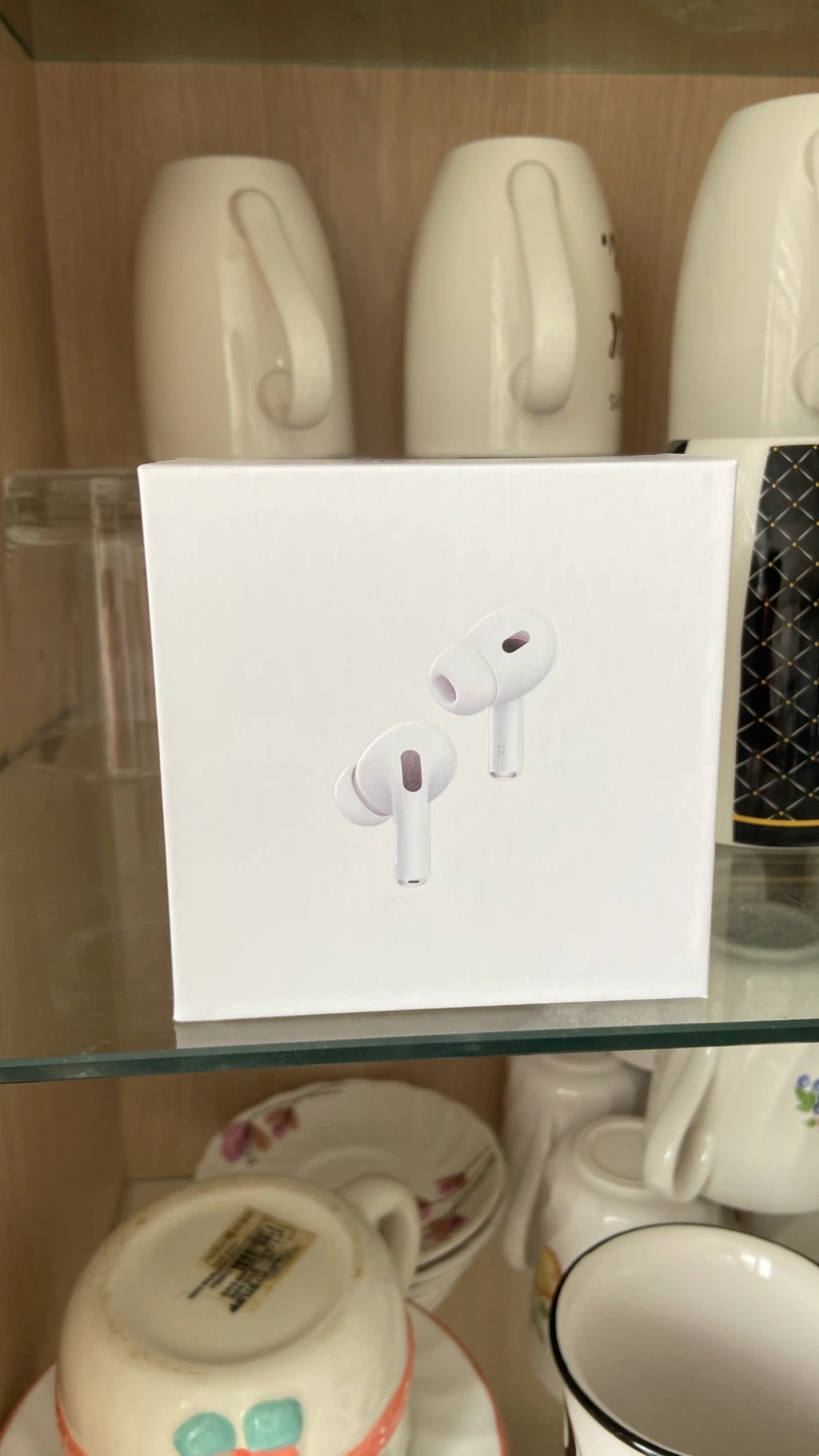 Apple AirPods Pro (2nd generation) with MagSafe Charging Case