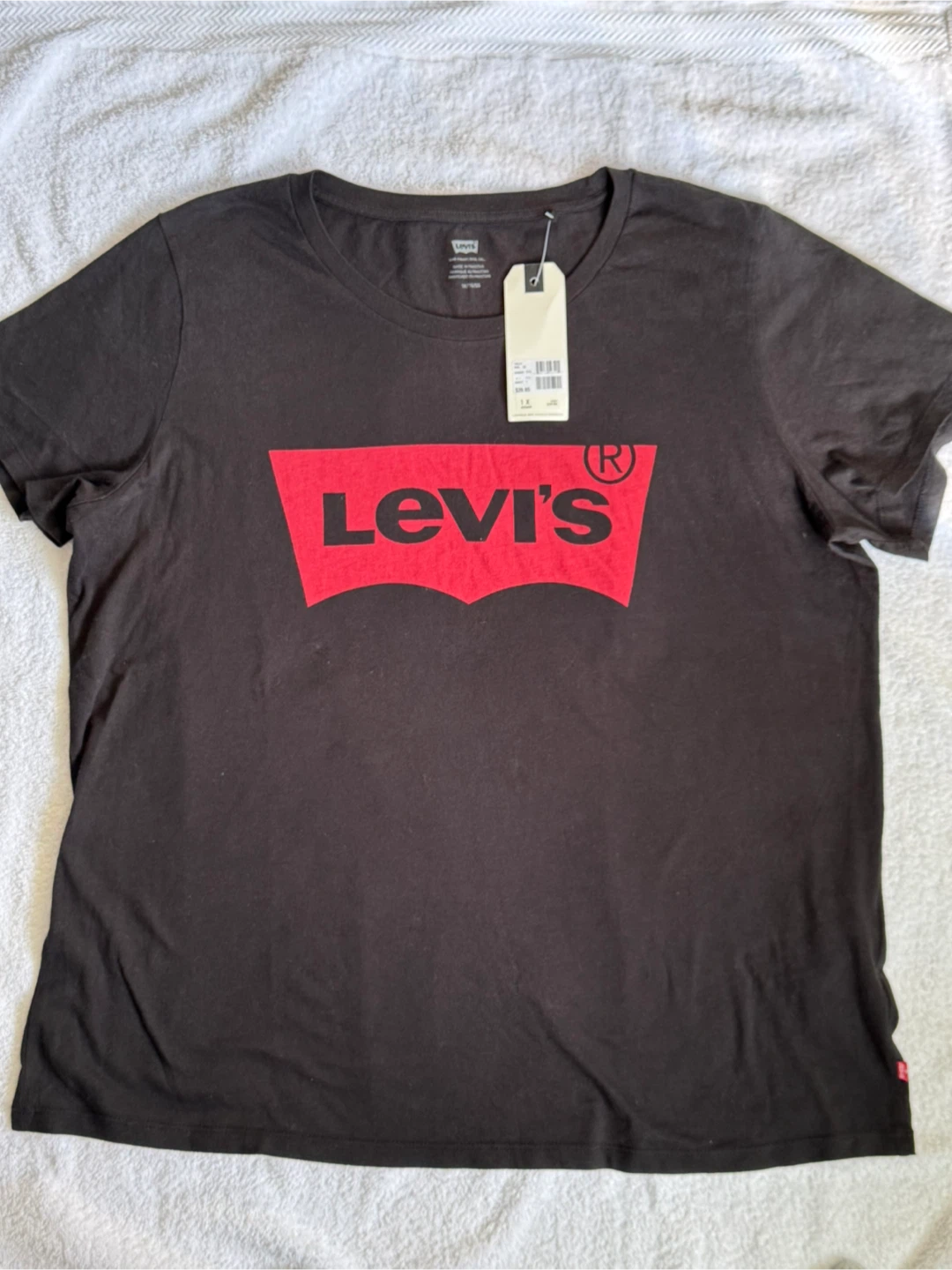 Levi's Black T-Shirt with Red Logo 1x